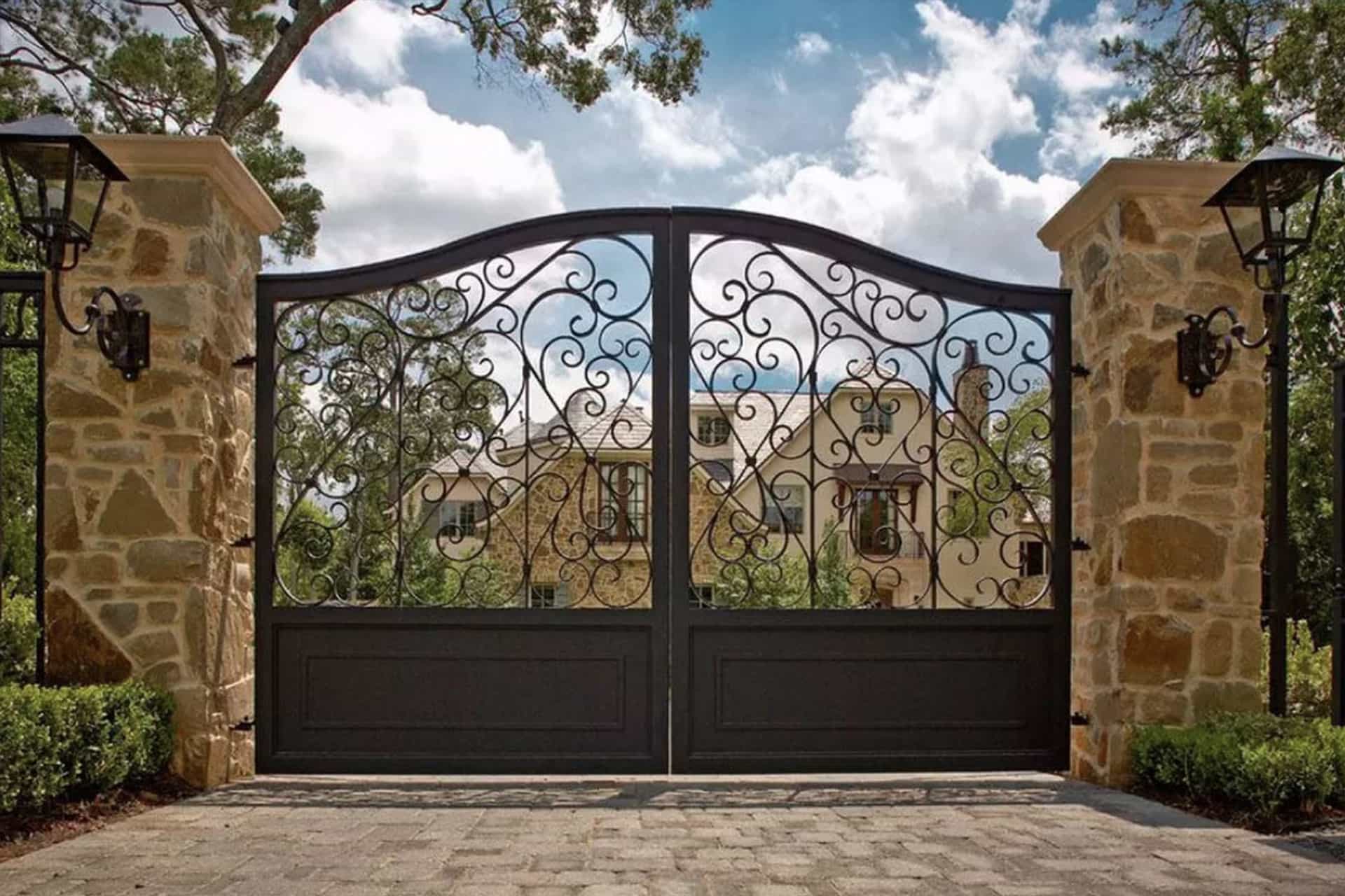 Demir Bahçe Kapıları